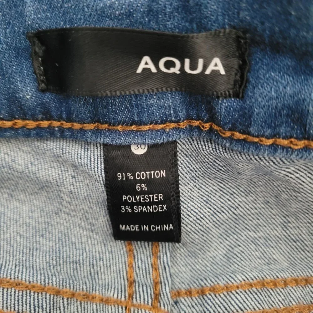 Button-Front Jagged Hem Cropped Straight-Leg Jeans